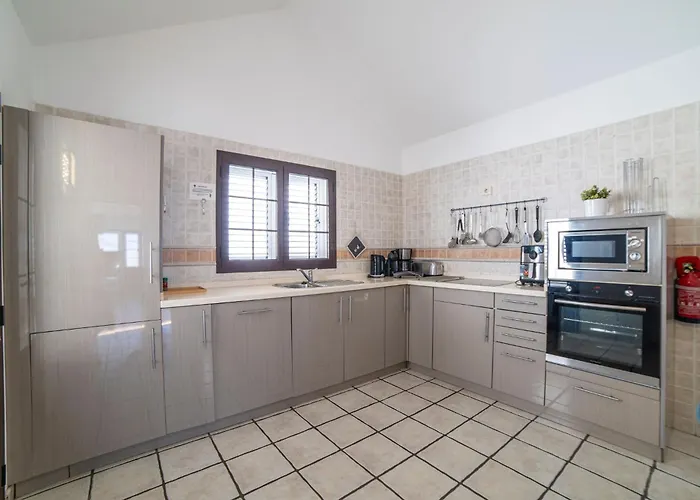 Villa Modern Puerto Del Carmen Heated Private Pool Pool Table Maria